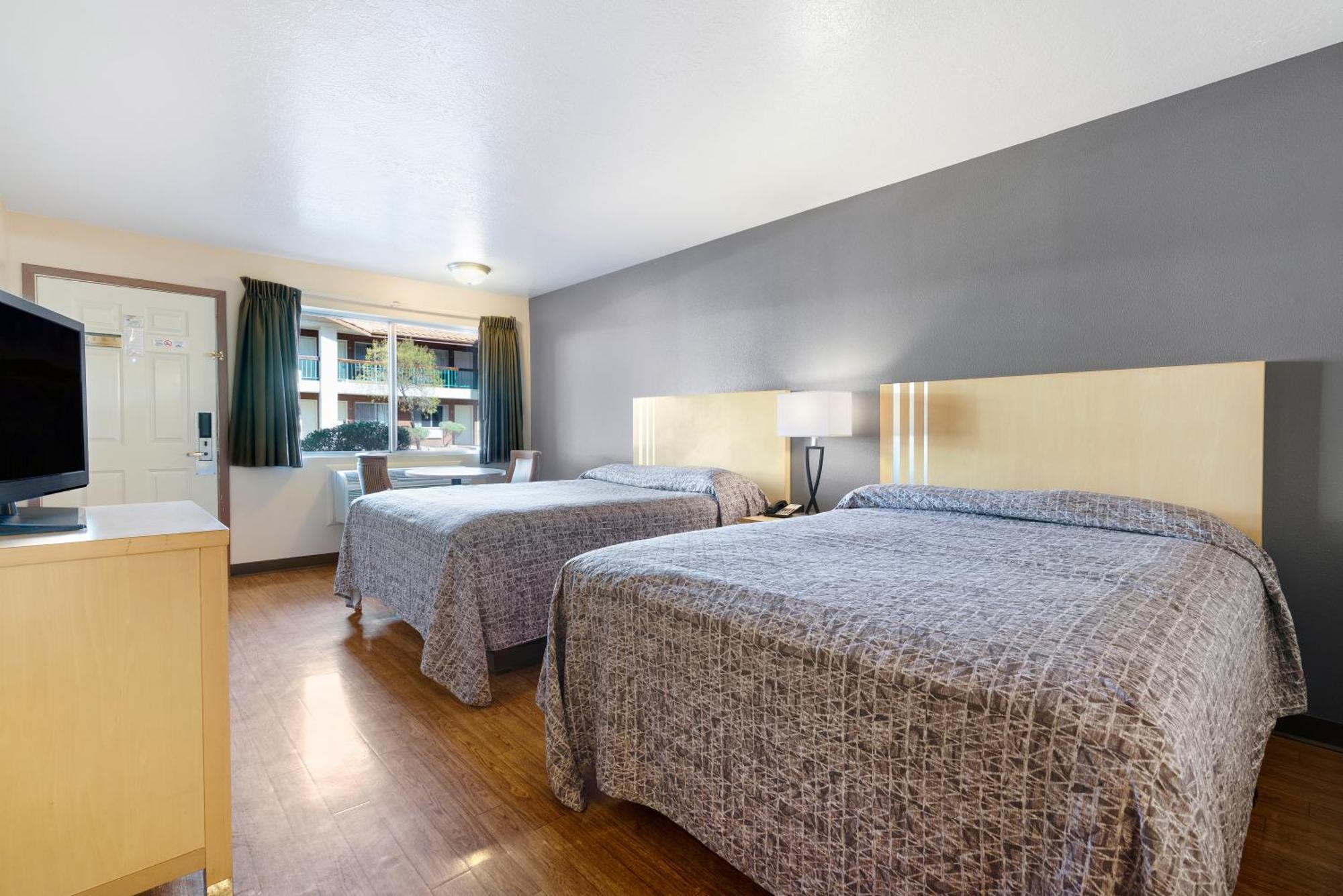 2 Queen Beds - Pet Friendly,1704934834:JPEG